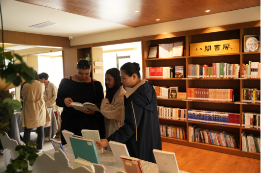 鼓岭情缘跨山海<div>第二场“八闽书房”公共阅读新空间</div><div>“一卷阅八闽”主题宣传活动在岭里沐里山居举办</div>