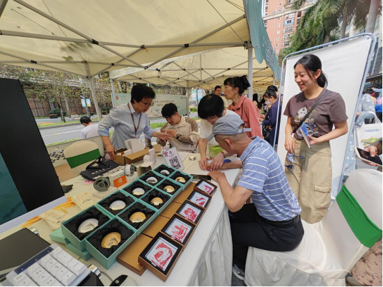 缩微技术为八闽茶香赋能&nbsp;“微印茶香”亮相两场全民阅读盛会
