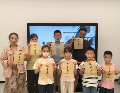 福建省图书馆举办“墨韵童心”暑期少儿书法体验活动